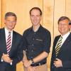 In Rain begrüßte Handelsverbands-Bezirksgeschäftsführer Wolfgang Puff (links) und Bezirksvorsitzender Bernd Brenner (rechts) Mentaltrainer Steffen Kirchner. 