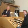 Klarinettist Stephan Holstein (links) und Organist Werner Zuber eröffnen am Freitag die „Sommernachtskonzerte“ in St. Thaddäus. 	