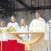 Seinen letzten Patroziniumsgottesdienst auf dem Burgberg in Bocksberg feierte zum Fest Peter und Paul Pfarrer Joseph Kaniamparambil mit Diakon Jürgen Brummer und den 14 Ministranten. 