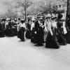 Vor mehr als hundert Jahren demonstrierten Frauen für das Wahlrecht. Doch trotz ihrer Errungenschaften gerieten zahlreiche Frauen in Vergessenheit.