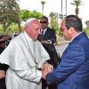 Präsident al-Sisi (rechts) begrüßt den Papst in Kairo. 	 	