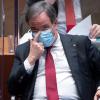 Die Masken sind das Problem: Der Skandal um die Beschaffung von Corona-Schutzausrüstung kommt unmittelbar vor den zwei Landtagswahlenzur Unzeit für CDU-Chef Armin Laschet.   
