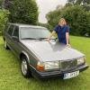 Ein Stück Geschichte wieder fahrtüchtig gemacht: Herbert Feldbauer hat den Volvo 940 von Roy Black entdeckt und restauriert. Der Wagen trägt in Erinnerung an den Schlagerstar das Kennzeichen R-OY 111.