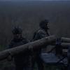Ukrainische Soldaten verstärken einen Graben an der Frontlinie. 