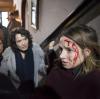Szene aus dem Tatort "Waldlust": Johanna Stern (Lisa Bitter, rechts) ist in ihrem Hotelzimmer zusammengeschlagen worden.