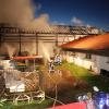 Eine Lagerhalle brannte im Fuchstal ab. Bild: Julian Leitenstorfer