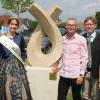 Am Wochenende wurde der Kunstpfad in Möttingen eröffnet (von links): Regionalmanagerin Jennifer Werner, Klemens Heininger (Leiter Kreisentwicklung), Miss Donau-Ries Tina Gärtner, Thomas Böllmann, Landrat Stefan Rößle, Prof. Wolfgang Mussgnug, Konversionsmanagerin Barbara Wunder, HIldegard Frank (Landratsamt) und Bürgermeister Erwin Seiler.  	