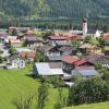 Mitten im Ort Vorderhornbach liegt das Haus der Alpenvereinssektion Friedberg.