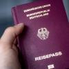 Schneller zum deutschen Pass? Die Koalition will das Einbürgerungsrecht lockern. 
