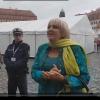 Claudia Roth versuchte, mit den Pöblern in Dresden in ein Gespräch zu kommen - vergebens. Ein Video davon hat sich im Internet verbreitet.