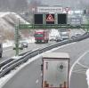 Die neu installierte Höhenkontrolle an den Tunneln in Eching und Etterschlag sorgte für Verkehrsbehinderungen auf der A96.