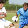 Die Mannschaft von Türkspor Neu-Ulm wehrte sich, aber vergebens. Der TSV Holzheim (rechts Johannes Rau) gewann das Bezirkspokalerstrunden spiel vor eigenem Publikum mit 2:0 und ist weiter. 