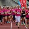 Start frei für den ersten Augsburger Frauenlauf: Rund 850 Starterinnen gingen ins Rennen. 