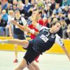 Spektakuläre Flugeinlagen wie in dieser Szene aus dem Heimspiel gegen Indersdorf konnte Maximilian Deisenhofer in Landsberg nicht zeigen: Der Niederraunauer kugelte sich bereits in der ersten Minute die Schulter aus. 