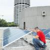 Solarzellen auf dem Dach der Kongresshalle. 