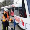 In der Augsburger Remboldstraße ist eine Straßenbahn der Linie 64 entgleist. Es gab zahlreiche Ausfälle und Verspätungen: Es wurde niemand verletzt.