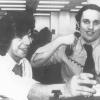 Die Journalisten Carl Bernstein (links) und Robert Woodward freuen sich in Washington, nachdem sie erfahren haben, dass die "Washington Post" für ihre Enthüllungen in der "Watergate-Affäre" mit dem Pulitzer-Preis ausgezeichnet wird.