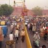 Ähnliches Gedränge wie auf den Straßen herrscht auch in indischen Gerichten. Verfahren können sich da schon einmal über mehr als 30 Jahre hinziehen. 