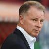 FC Augsburg: Manager Reuter blickt nach oben mit Sorgenfalten