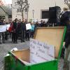 Rund 200 Augsburger haben am Samstag auf dem Moritzplatz gegen die Abschiebepolitik demonstriert. 