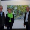 Christian Burkhardt (links) stellt impressionistische Landschaftsaquarelle im Landratsamt aus. Eröffnet wurde die Schau von stellvertretender Landrätin Marlene Preißinger. Peter Kern sprach die Laudatio. 	