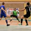 Nicht das Handball-, sondern das klassische Hallenfußball-Tor hütete Julian Berger beim Intersport-Seeßle-Cup. Mit seiner SG Bächingen/Medlingen zog Berger bis ins Endspiel ein, wo allerdings der FV Sontheim (rechts Michael Kastler) mit 2:0 gewann. 