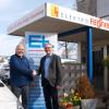 Elektrotechnikmeister Heinz Fleißner entschied sich jetzt für den sanften Ausstieg aus dem Berufsleben. Er übergab seinen Betrieb in der Steinernen Furt an Erhardt & Leimer Elektroanlagen GmbH aus Pfersee, wo sich Geschäftsführer Andreas Weindl (rechts) auch mit Blick auf den sich verstärkenden Fachkräftemangel zur Übernahme sämtlicher Mitarbeiter entschied. 