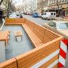 Ein Beispiel für ein "Parklet" in Berlin. 