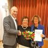 Glückwünsche erhielt Gisela Pfeifer von Reinhard Gürtner und Iris Eberl für die 30-jährige Mitgliedschaft bei der Frauen Union.  	