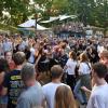 Bis zu 10.000 Besucherinnen und Besucher feierten in den vergangenen Jahren beim Singoldsand Festival in Schwabmünchen. 