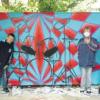 Mit Musik bitte! Der Bobinger Graffiti-Künstler Patrick Bastian (rechts) gestaltete mit Kindern im Untermeitinger Jugendzentrum dieses Graffiti. 