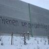Das Ehepaar von Thienen ist vor allem umweltpolitisch engagiert und erlebt immer wieder Anfeindungen, wie diese Graffiti-Schmierereien. 