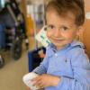 Noch immer wartet der kleine Daniel aus Schwabmünchen im Klinikum Großhadern auf ein Spenderherz. Ein künstliches Herz, eine Maschine, deren Schläuche in seinen Brustkorb ragen, hält ihn am Leben.