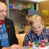 Bei ihren Besuchen nutzt Paul Meichelböck (links) die Zeit, um mit seinem zwölfjährigen Sohn Paul zu spielen und Energie zu tanken.