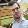 Am Stand des deutschen Verpackungsherstellers Greenbox werden auf der Messe Biofach 2020 wiederverwendbare und spülmaschinenfeste Mehrwegschalen aus Holz-Bio-Compound präsentiert. 