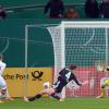 Schuss ins Glück: Ruben Jenssen (l) schießt das 1:0 gegen Leverkusen und Kaiserslautern ins Halbfinale.