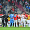 Auch die Augsburger Spieler wunderten sich über die Stimmung im Stadion. Die ausbleibende Unterstützung hatte allerdings einen ernsten Hintergrund. 