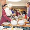 Der Flohmarkt des Seniorenstifts Augustinum in Dießen lockte heuer wieder zahlreiche Interessenten und Käufer an. 