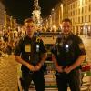 Die Polizeibeamten Patrick Otte (links) und Alexander Pfister sorgen für Ruhe. 