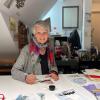 Gertrud Ziegelmeir in ihrem Atelier in Reimlingen: Ihr Wissen gibt sie mittlerweile auch in Onlinekursen weiter.