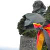 Den Text der Nationalhymne verdanken wir Heinrich Hoffman von Fallersleben. Dieses Denkmal steht auf Helgoland, wo sein Gedicht entstand und wo es erstmals zum offiziellen Anlass gesungen wurde.