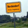 Nach dem tragischen Tod zweier Jugendlicher in Nordendorf hat die Polizei einen mutmaßlichen Drogendealer festgenommen. Er sitzt in U-Haft.  	