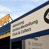 Ab Montag können Kunden wieder Ware bei Einzelhändlern abholen, die eigentlich geschlossen haben. Im Landkreis Augsburg geht das zum Beispiel beim Möbelhaus Ikea. 