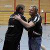 Gute Laune trotz Konkurrenzkampf: Links Bäumenheims Trainer Lubos Urban und sein langjähriger Teamkollege beim TSV Wertingen, Tobias Munz. 	