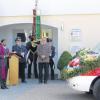 Nach dem Pfarrgottesdienst zog ein Festzug hinauf zum Feuerwehrhaus. Pater Biju bat den Patron der Feuerwehren, den heiligen Florian, um Schutz und Segen für Mensch und Fahrzeug. Bei strahlendem Sonnenschein ließen die Feuerwehrleute und ihre Gäste anschließend das Fest bei einer Brotzeit ausklingen.  