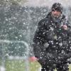 In Augsburg soll es bis Sonntagabend weiter kräftig schneien. Der FCA und Trainer Manuel Baum sind jedoch gut auf das Wetter vorbereitet.