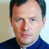Bernd Hagenkord leitet seit  2009 die deutsche Abteilung des Papstsenders Radio Vatikan. Er glaubt nicht, dass der eremitierte Papst Einfluss auf Franziskus ausüben will.