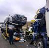 Der Fahrer eines Lastwagens ist am Montag bei einem Unfall auf der Autobahn 8 bei Ulm gestorben.