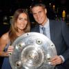 Sebastian Kehl und seine damals noch Freundin Tina 2012 nach dem Gewinn der deutschen Meisterschaft.