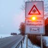 Eisregen hat am Mittwoch und Donnerstag für glatte Straßen in Bayern gesorgt. Auch in der Nacht auf Freitag gab es wieder Blitzeis.